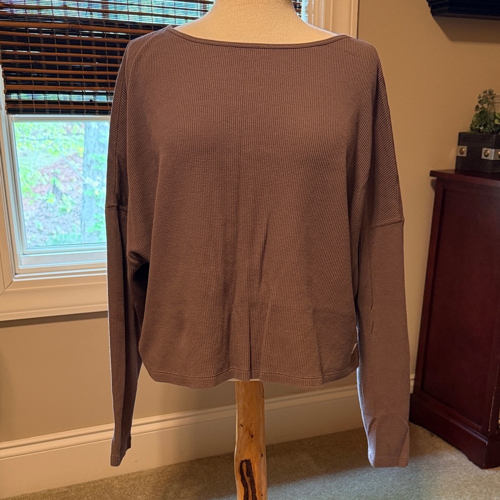 Vuori Waffle crew neck shirt size M/L